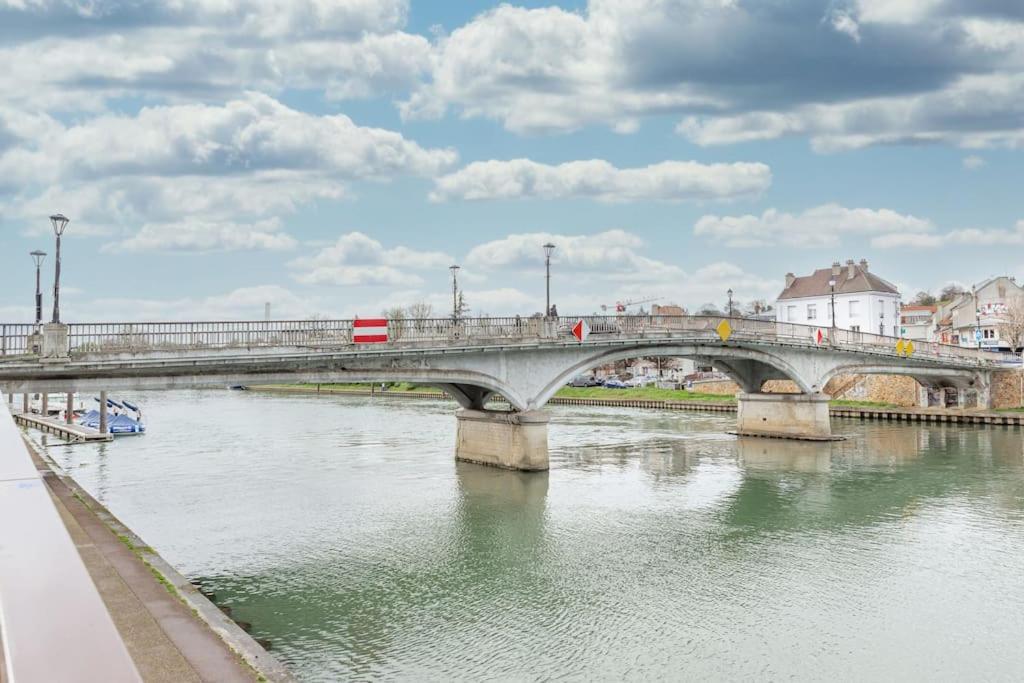 Sur Les Bords De Marne - Disneyland Paris Lagny Екстериор снимка